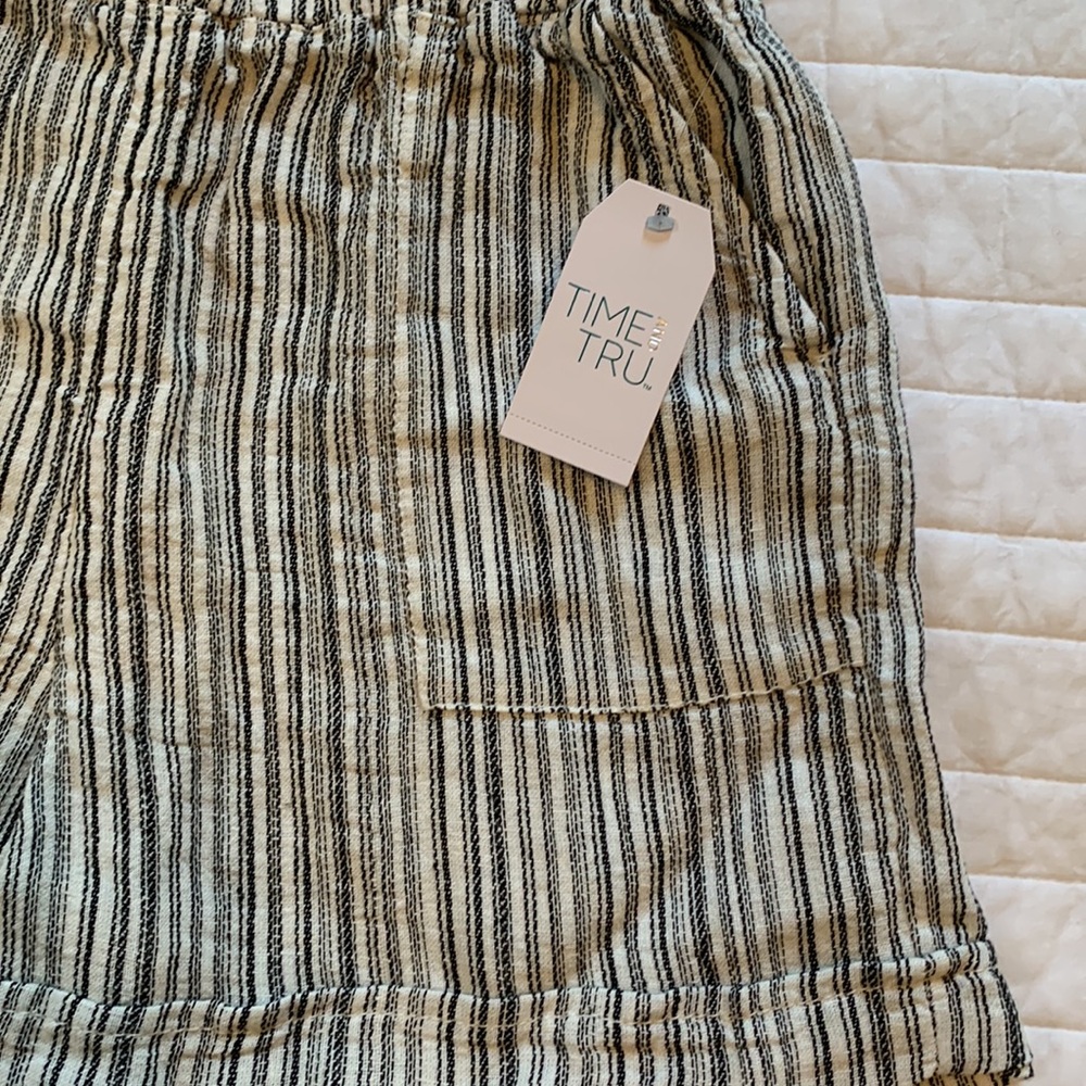 Shorts - Picture 4 of 5
